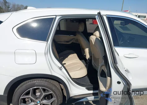 2017 BMW X1 xDrive28I z USA, uszkodzony, nr VIN WBXHT3Z37H4A55824